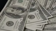Dólar recua enquanto mercado observa alta de juros americanos