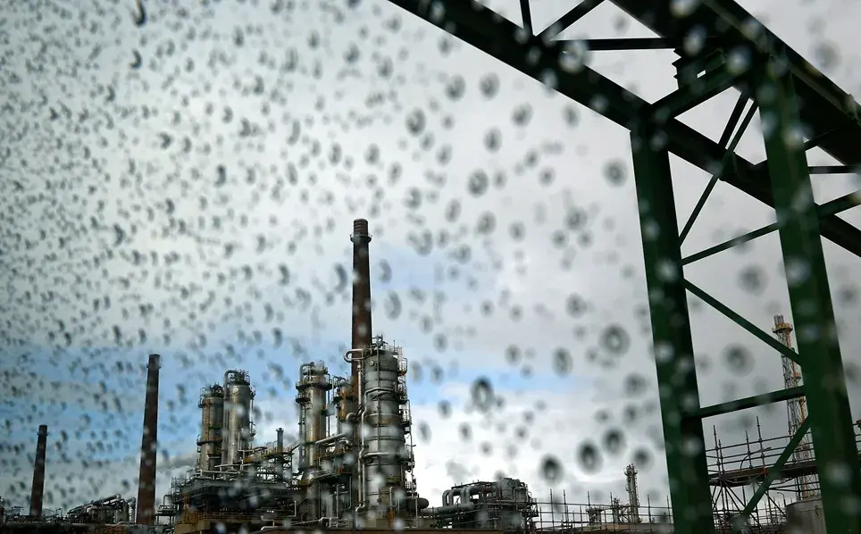 Petróleo: brent salta 24%, WTI sobe 21% em julho e têm maior alta mensal desde março