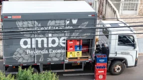 Ambev tem lucro acima do esperado, mas fraqueza na cerveja no Brasil pesa; ABEV3 cai