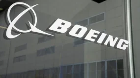 Boeing tem prejuízo maior do que o esperado, mas receita supera previsão