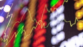 Ibovespa fecha em queda de 0,4% e acumula primeira perda semanal desde agosto