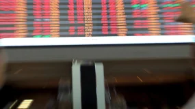 Ibovespa fecha estável e interrompe série de 11 altas seguidas; dólar cede