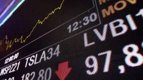Ibovespa cai 3 mil pontos após anúncio do Bolsa Família, mas recupera: qual impacto?