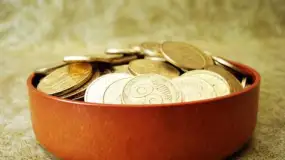 الذهب يرتفع من أدنى مستوياته في شهر مع تراجع الدولار وعوائد السندات الأمريكية