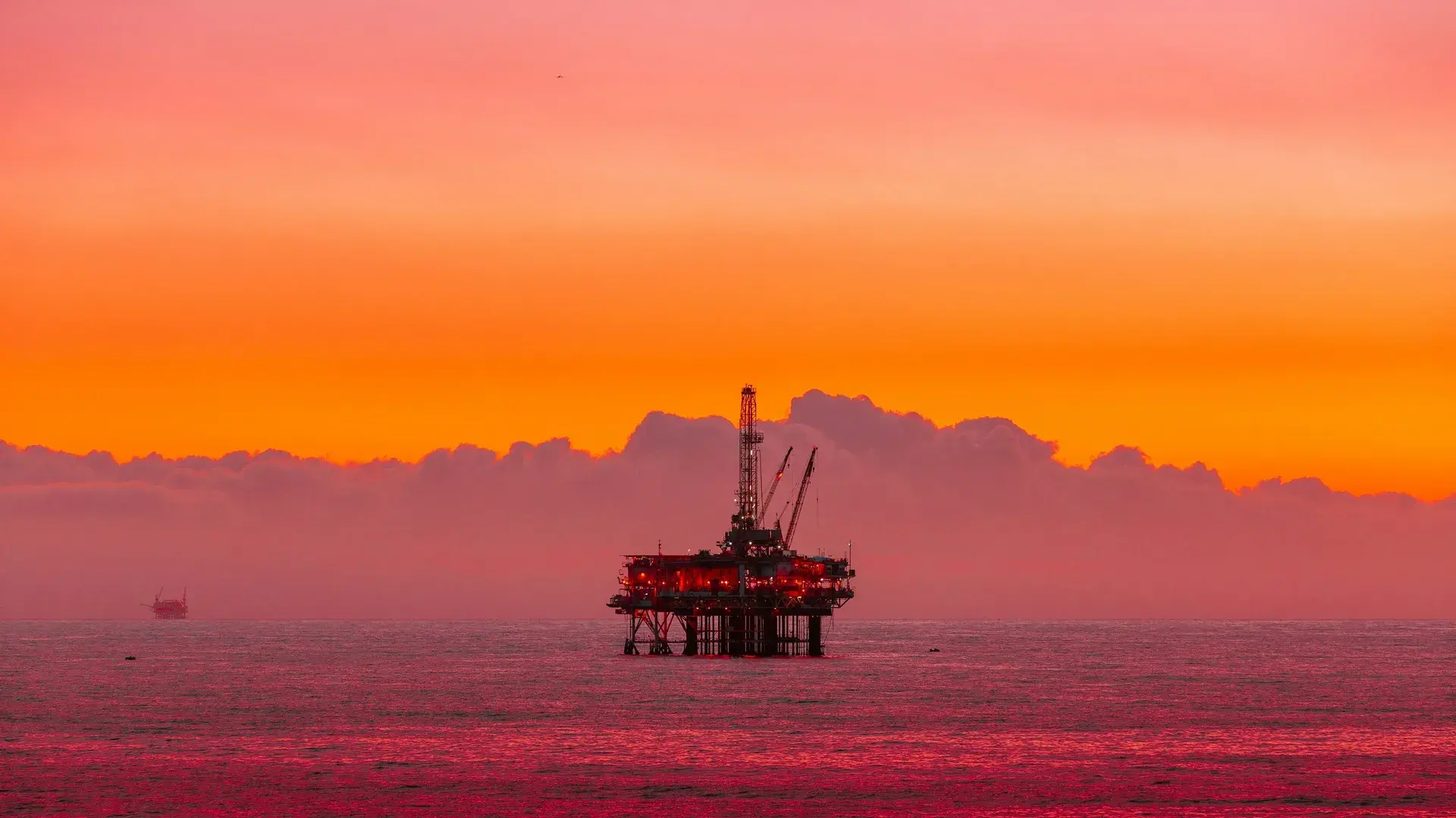Preço do petróleo sobe após Irã anunciar que interceptou navios no Estreito de Ormuz