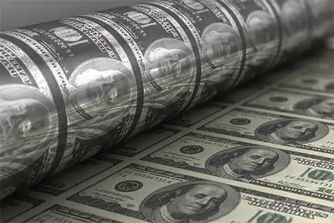 الدولار يرتفع هامشيًا قبيل بيانات التضخم الأمريكية