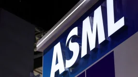ASML eleva guidance pela 3ª vez em 2026 com demanda de IA puxando máquinas de chips