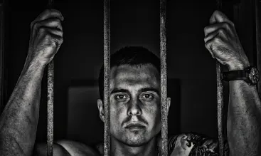 分享奢華生活照鼓勵粉絲外匯跟單交易，真實的背後竟是……