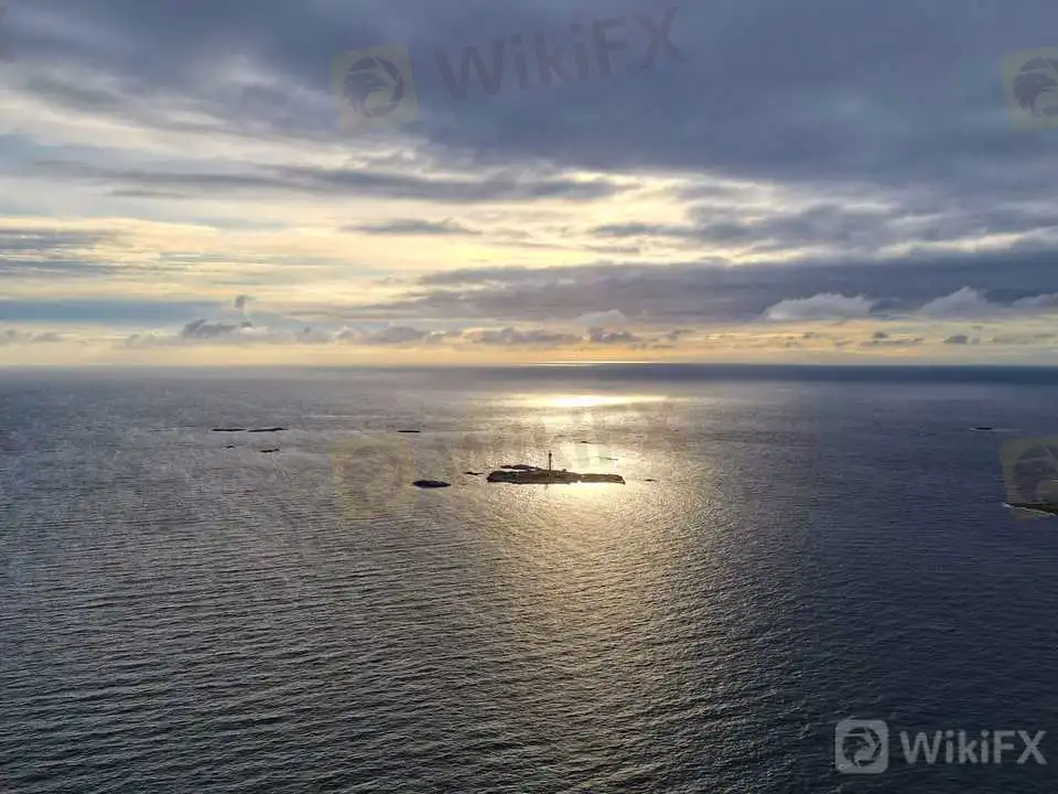 上空から見たHamneskär島とパター・ノスター・ホテル。