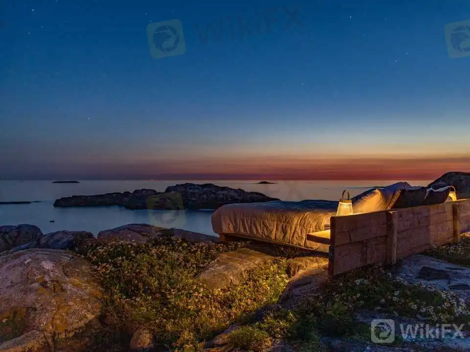 外にあるベッド。