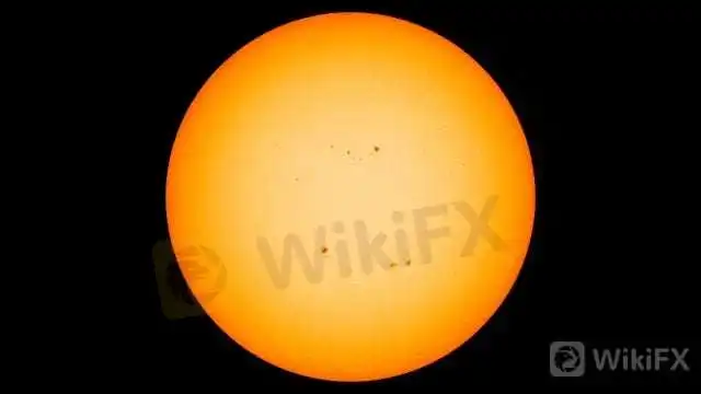 太陽の前をトランジットする金星の様子。NASAのソーラー・ダイナミクス・オブザーバトリーによる2012年の記録。