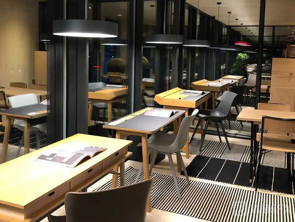 Advertisement オフィス