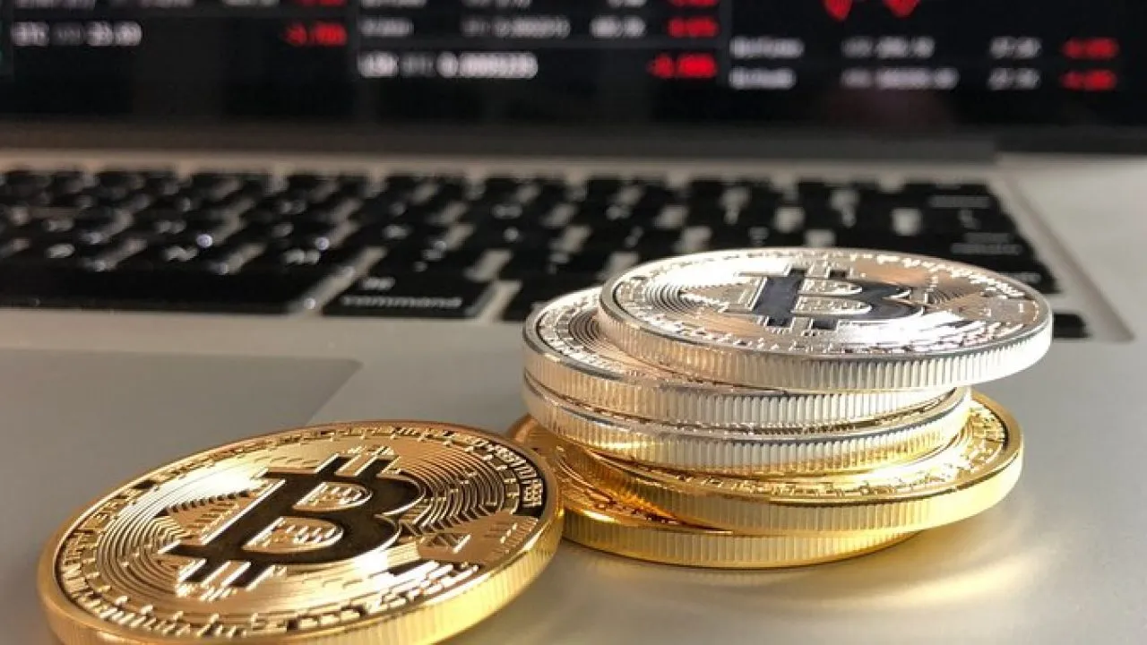Bitcoins-computer-1280x720.jpg Bitcoins-computer-1280x720.jpg