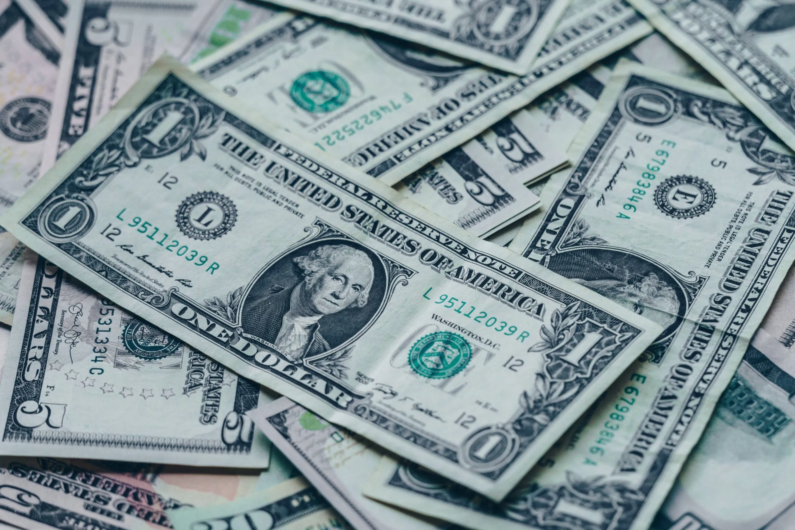US-Dollar-and-Federal-Reserve-scaled.jpg US-Dollar-and-Federal-Reserve-scaled.jpg