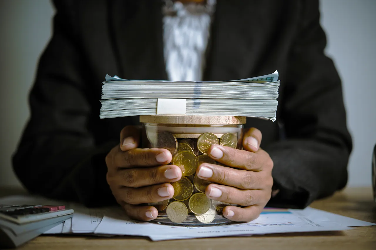 How-to-Manage-Your-Money-19-Tips-to-Do-it-Right.jpg