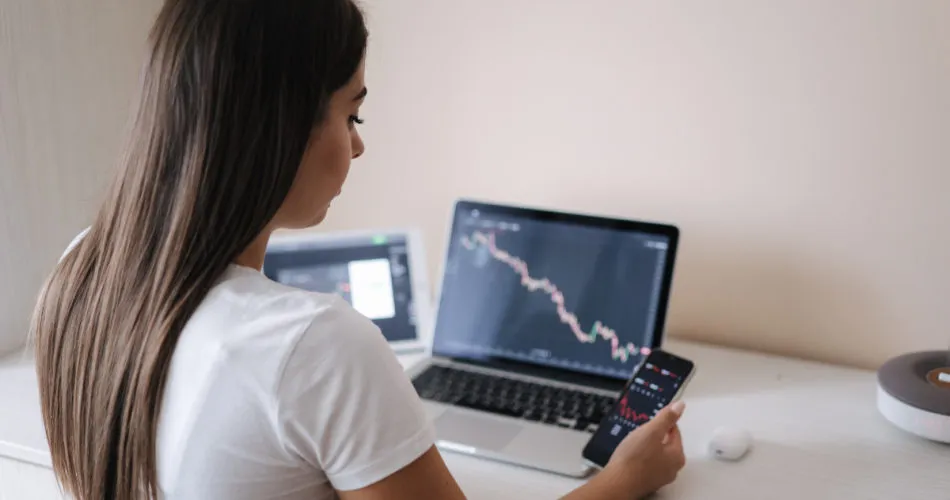 How-to-Make-Money-From-Home-in-Lockdown-Trading-Forex-950x500.jpg
