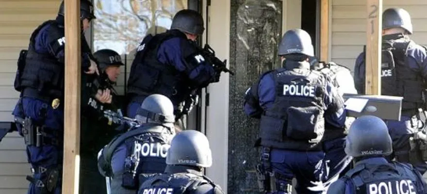 cops1.jpg cops1.jpg