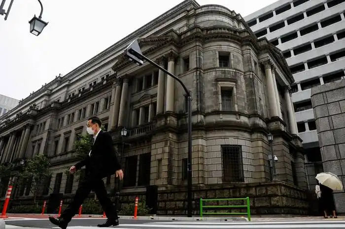 Some BOJ board members see positive impact on Japan’s economy from weak yen