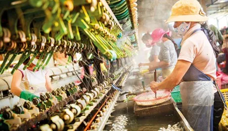 Women-working-in-a-factory-in-Ho-Chi-Minh-City-Vietnam.jpg