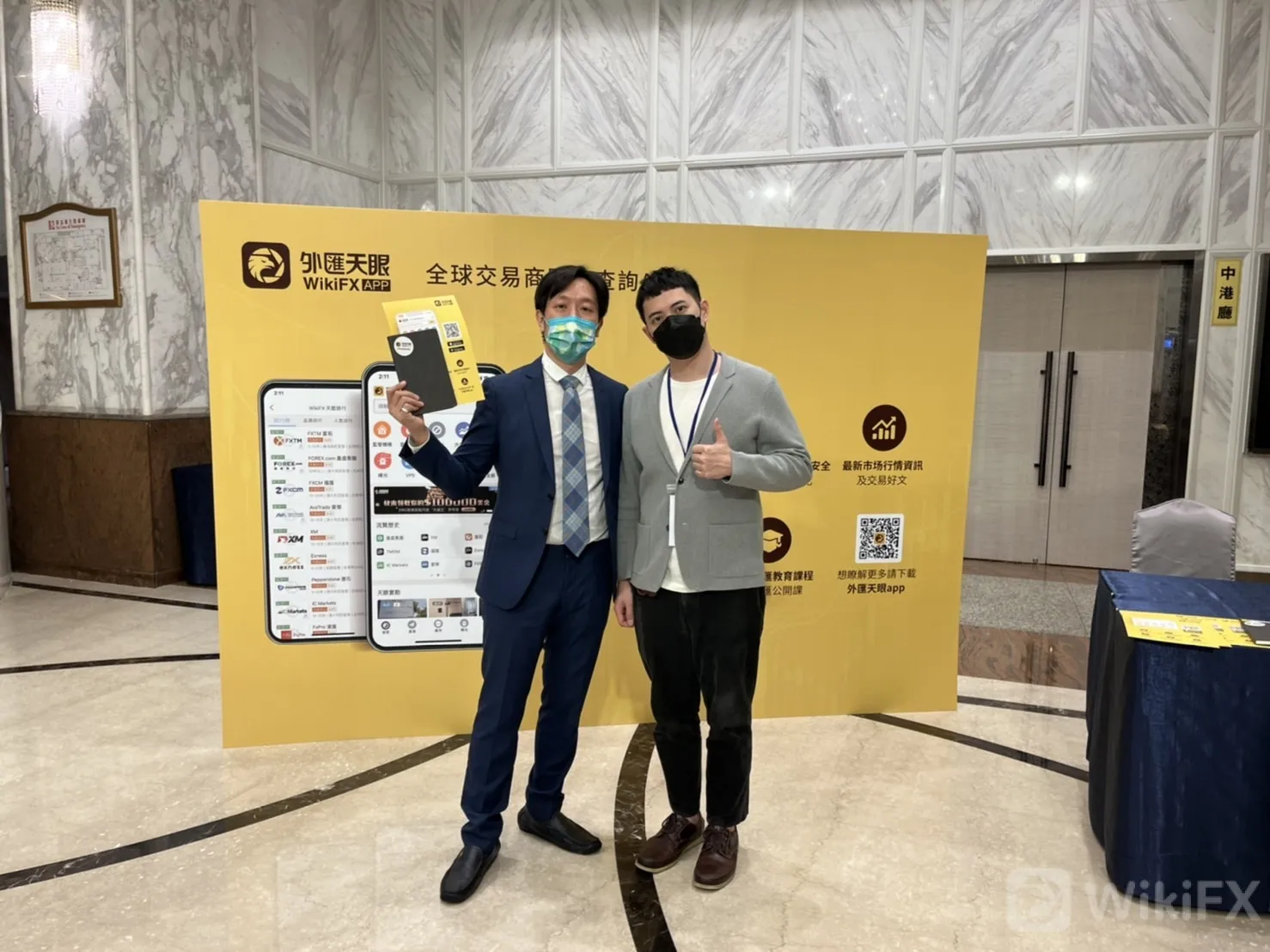 與創辦人合照.jpg