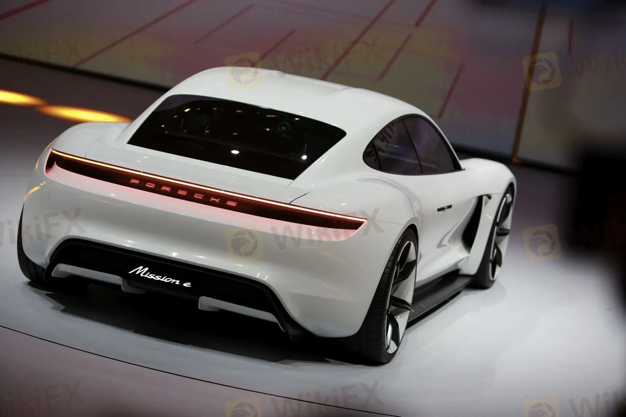 porsche-mission-e-francfort-ta-2015-02.jpg
