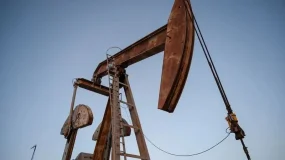 Preços do petróleo têm alta firme com tensão no Oriente Médio