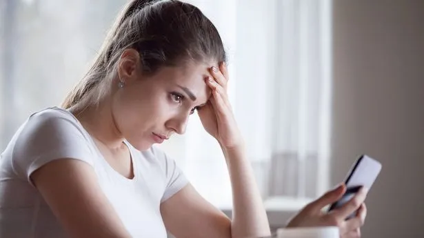 0_Upset-young-woman-disappointed-getting-bad-message-on-smartphone.jpg 0_Upset-young-woman-disappointed-getting-bad-message-on-smartphone.jpg