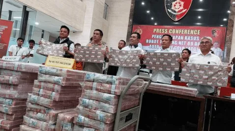 polri-sita-uang-tunai-perkara-robot-trading.png