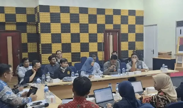 rombongan-nasabah-korban-penipuan-berbagai-perusahaan-pialang-berjangka-indonesia.png rombongan-nasabah-korban-penipuan-berbagai-perusahaan-pialang-berjangka-indonesia.png