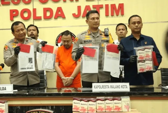 wahyu-kenzo-saat-menjadi-tahanan-kepolisian-jawa-timur.png