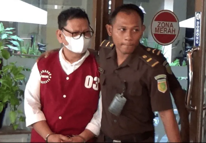tersangka-naa-dirut-pt-taru-martani-bumd-pemda-yogyakarta.png