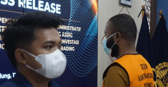wna-nigeria-pelaku-aktivitas-ilegal-perdagangan-online-instrumen-keuangan.png