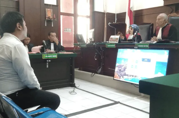 sidang-pengadilan-oktober-2024-terdakwa-putra-wibowo-kasus-investasi-bodong-robot-trading.png sidang-pengadilan-oktober-2024-terdakwa-putra-wibowo-kasus-investasi-bodong-robot-trading.png