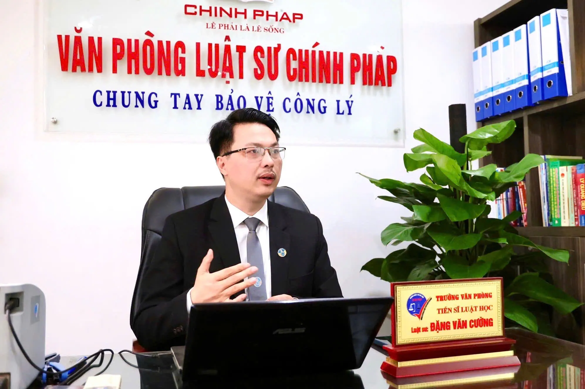 tien-si-luat-su-dang-van-cuong.jpg