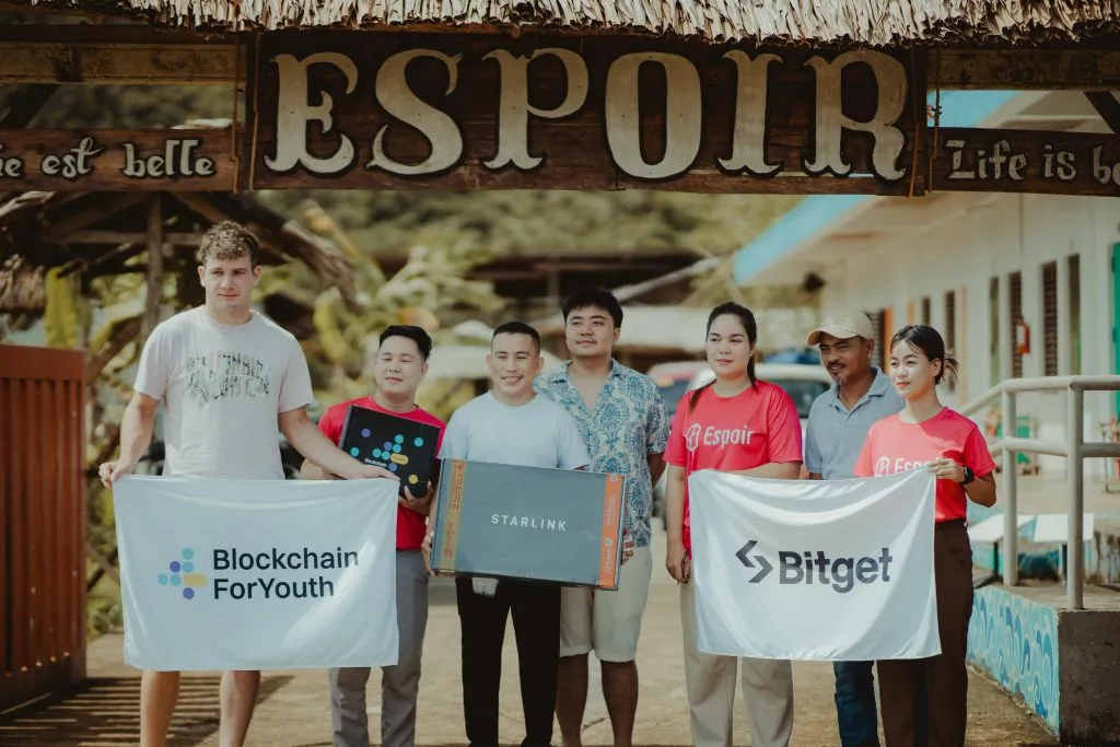 Bitget-team-donates-a-Starlink-to-Espoir-School-of-Life-in-Siargao-represented-by-its-HR-Manager-Richard-Luceno-middle-1024x683.jpg Bitget-team-donates-a-Starlink-to-Espoir-School-of-Life-in-Siargao-represented-by-its-HR-Manager-Richard-Luceno-middle-1024x683.jpg