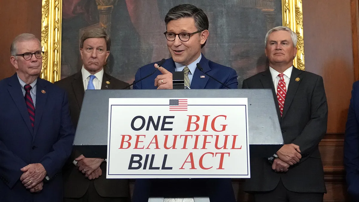 du-luat-big-and-beautiful-cua-trump-gay-tranh-cai.png du-luat-big-and-beautiful-cua-trump-gay-tranh-cai.png