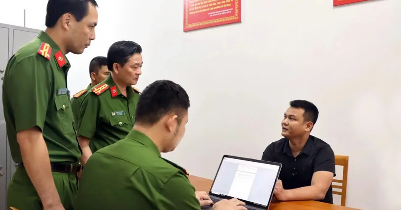 doi-tuong-nguyen-dac-hung-heliwin.png