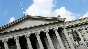 Lợi suất trái phiếu Kho bạc Mỹ 10 năm vọt tăng, Fed lộ tín hiệu kết thúc chu kỳ cắt giảm lãi suất