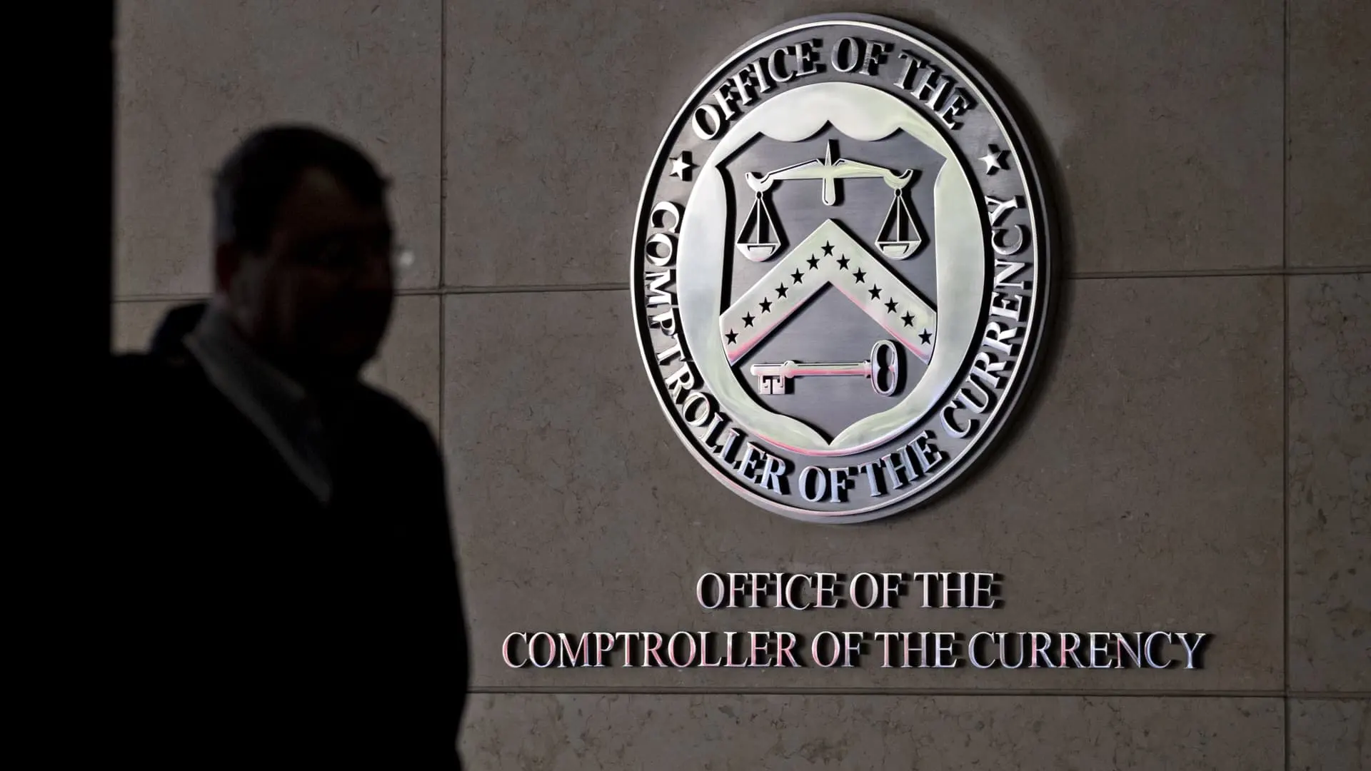 Báo cáo OCC phơi bày 'de-banking': Khúc dạo đầu cho một cuộc thanh trừng tài chính tại Mỹ?