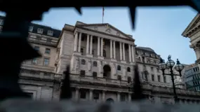 BoE cắt giảm lãi suất xuống 3.75%: Sự cân bằng tinh tế