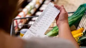 Beige Book tháng 1/2026: Phân hóa giàu-nghèo và áp lực thuế quan