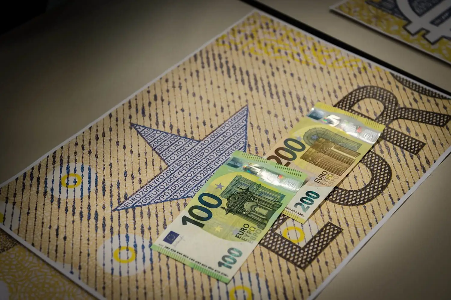 euro-com-back.jpg euro-com-back.jpg