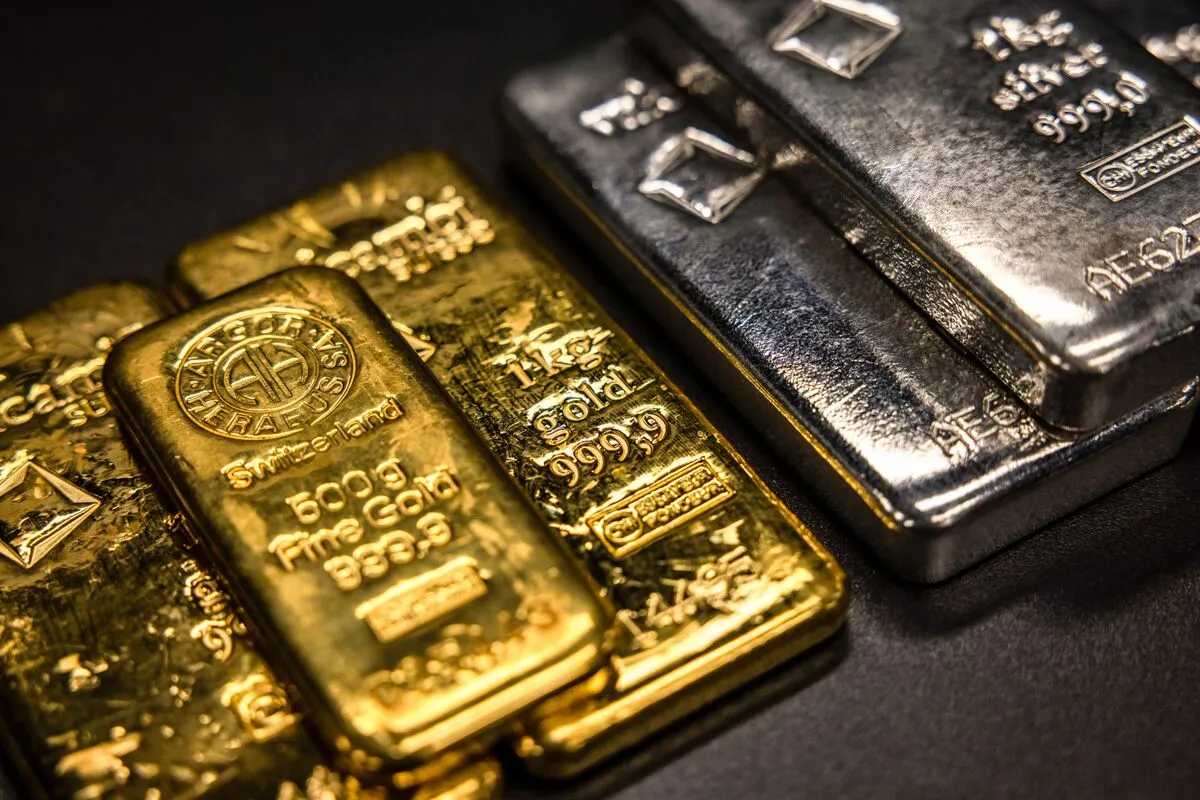 gold-silver-shaking.jpg gold-silver-shaking.jpg