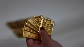 Giá vàng và bạc điều chỉnh mạnh ngày 10/2/2026 khi nhà đầu tư thận trọng trước dữ liệu kinh tế Mỹ