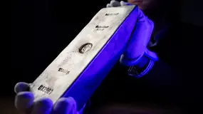 Eo biển Hormuz châm ngòi cho cú sập 36% của bạc và bài học đòn bẩy từ BIS