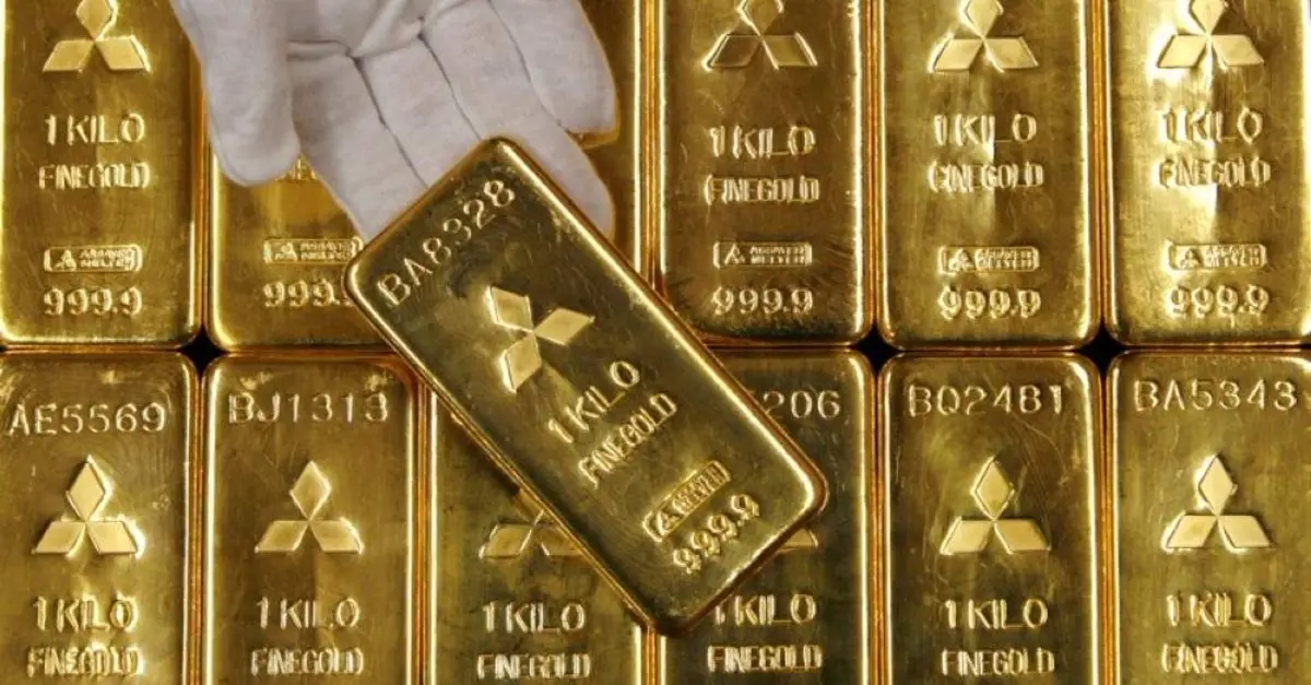 Giá vàng hồi phục từ đáy một tháng nhưng vẫn chịu áp lực từ lập trường diều hâu của Fed