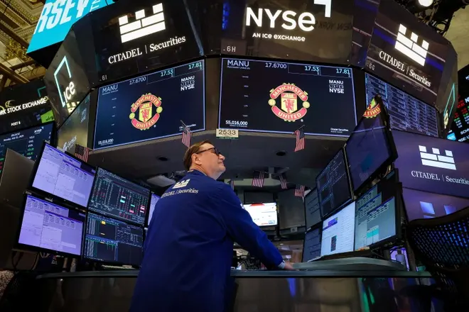 Giá dầu tăng vọt 11%, chứng khoán toàn cầu biến động mạnh trước những tín hiệu trái chiều