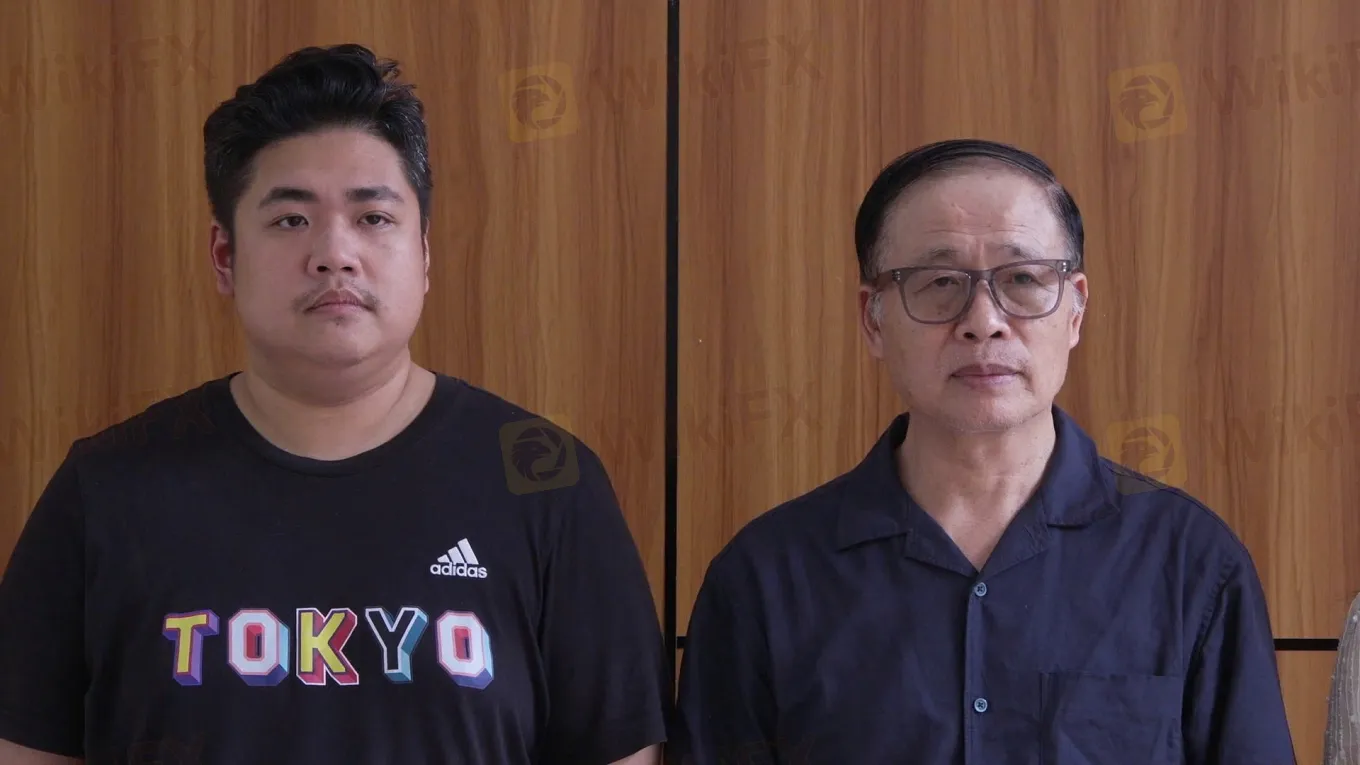 cha-con-ong-chu-bao-tin-minh-chau.jpg cha-con-ong-chu-bao-tin-minh-chau.jpg