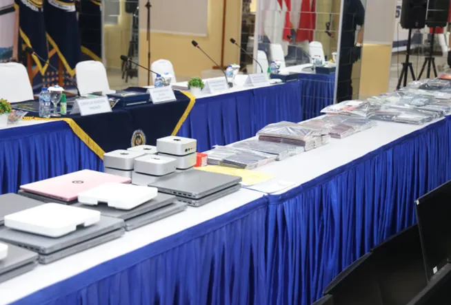 berbagai-perangkat-elektronik-menjadi-barang-bukti.png