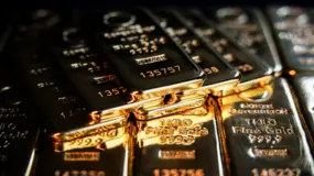 Vì sao giá vàng giảm 1.600 USD chỉ trong 5 tháng?